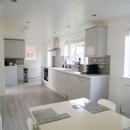 Cosy Four Bed Property With En-Suite Near To Nec Birmingham Airport And The City ภายนอก รูปภาพ
