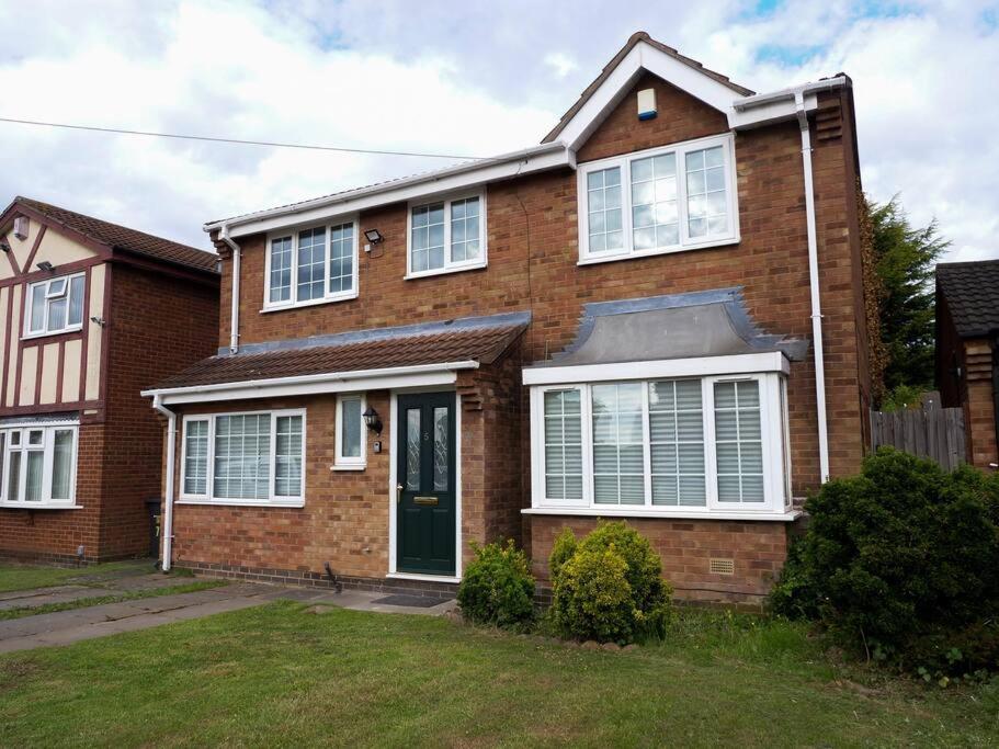 Cosy Four Bed Property With En-Suite Near To Nec Birmingham Airport And The City ภายนอก รูปภาพ