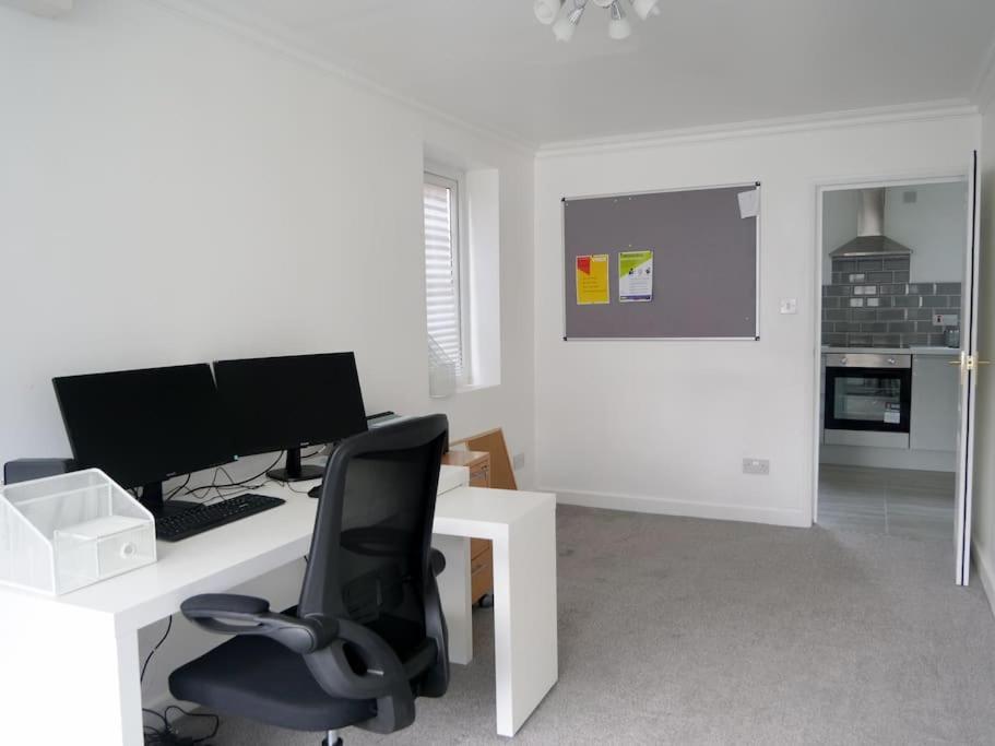 Cosy Four Bed Property With En-Suite Near To Nec Birmingham Airport And The City ภายนอก รูปภาพ